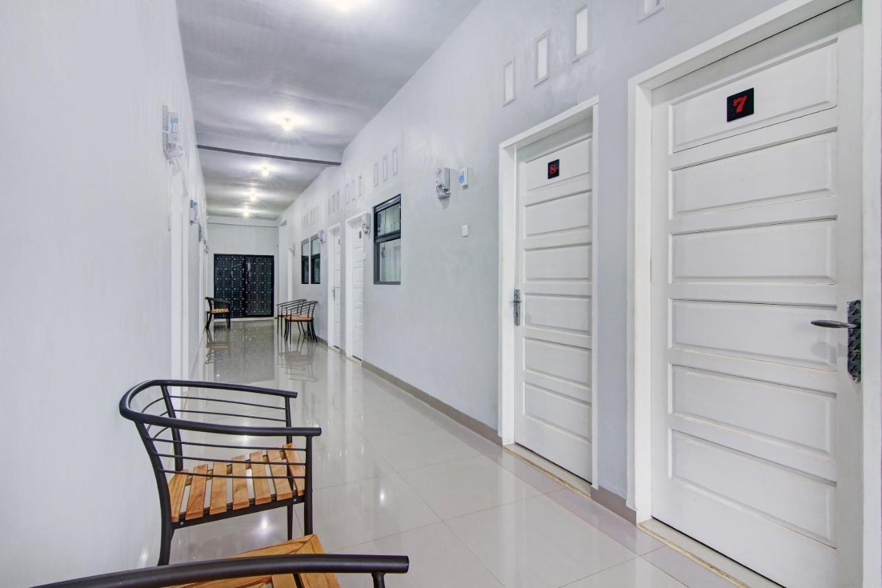 Oyo 90704 Nabila Residence Syariah Padang Kültér fotó